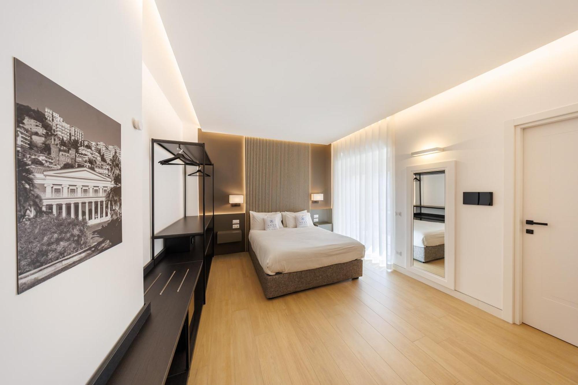 Arya Guest house *