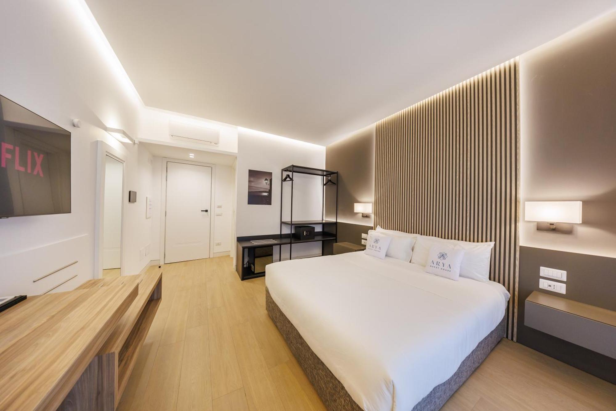 Arya Guest house