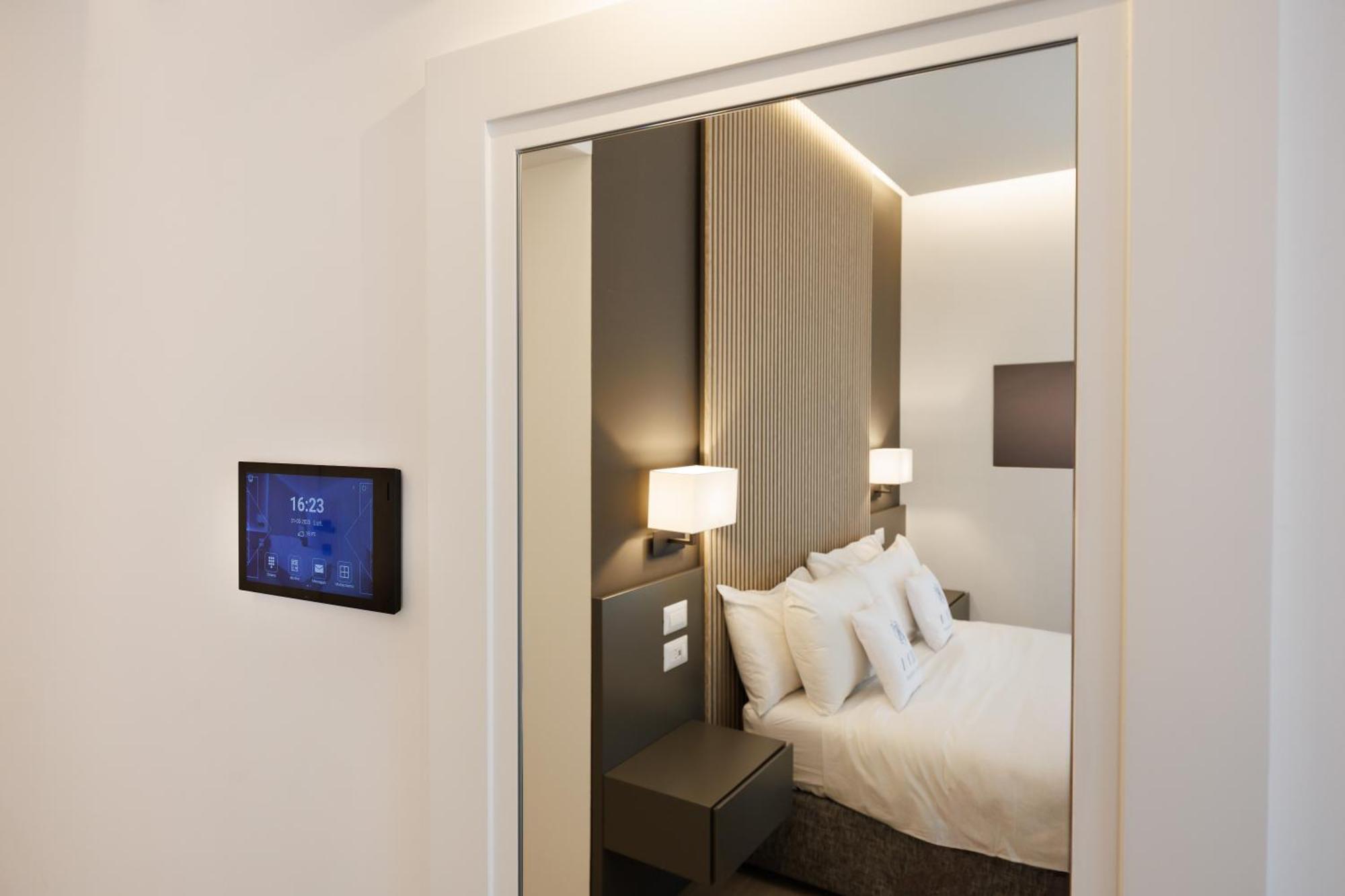 Arya Guest house